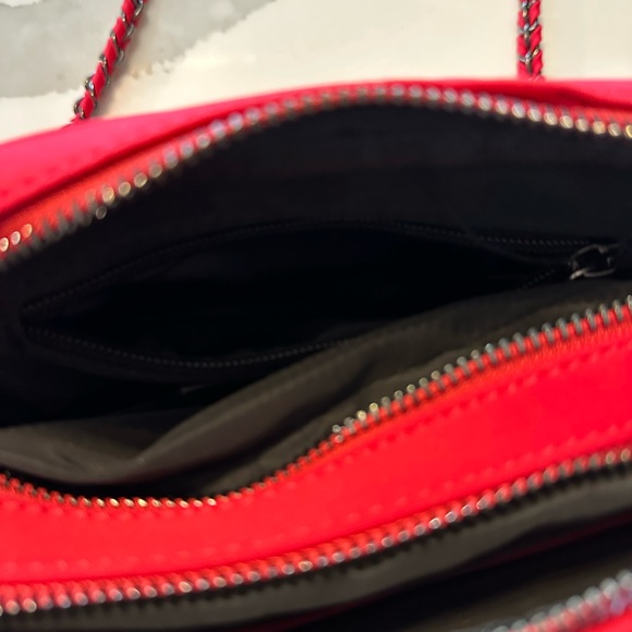 Elegant Red Woven Crossbody Bag - Picture 10 of 10